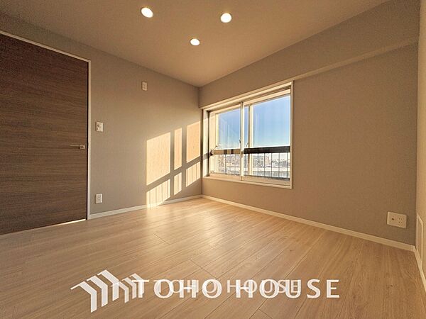 使いやすく、明るい洋室に仕上がります。子供部屋や趣味のお部屋にご利用できます。ご自身で家具などを配置し、素敵な空間を創り上げられます。