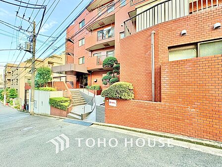 【そよぐ風、緑の香り】澄み切った空気。移ろう季節の中、ゆっくりと流れる時間を、大切な人と愛でる至福。幸せを噛みしめる穏やかな生活。