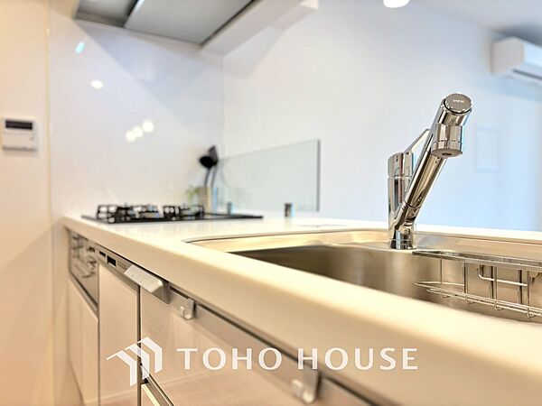 【Kitchen】キッチンは家族の絆を育む大切な空間。シンプルで使い易いSystemKitchenで愉しく作る料理は愛情のある美味しいご馳走に。