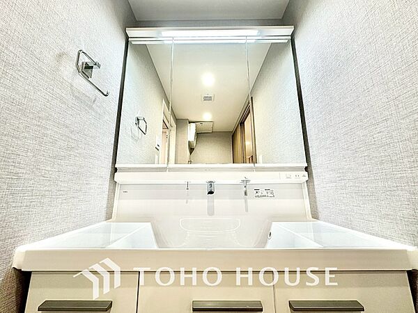 【WASHROOM】◆快適◆煌びやかな暮らしの中にも忘れたくない快適さ。大きな収納が助けてくれます。