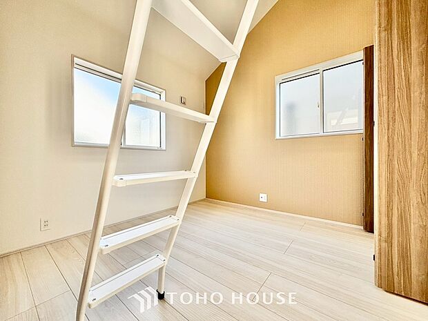 【自身の道】華道、剣道、そしてここで暮らす者の正道。物事の正しい考えや愛する家族とのコミュニケーション。そんな考えの暮らし方がこの空間にも散りばめられている。