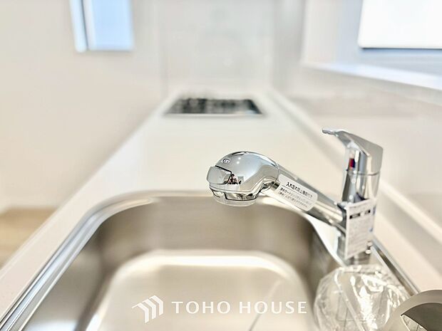 【豪華絢爛】事も無げに美しく、伝えるには筆舌に尽くし難い。豪華絢爛や華美と言う事ではなく、住まう者にとって暮らし易く心地がいいと言う美しさがこの住まいには込められている。