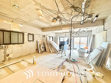 清潔感あふれる洗面化粧台で、毎日の身支度を快適にサポートします。