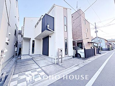 外観:窓を開けベランダに出ると当所なく広がる街と空のスクリーン。風が凪ぎ一時停止する目の前の画面の中、僕は一体何を考えていたのだろう。牧歌な街並みが僕を穏やかにさせてくれる。 外観:窓を開けベランダに出ると当所なく広がる街と空のスクリーン。風が凪ぎ一時停止する目の前の画面の中、僕は一体何を考えていたのだろう。牧歌な街並みが僕を穏やかにさせてくれる。
