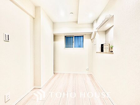 ◆間接照明◆白色の光が僕達を大人な気分にさせる。静かで優しく語りかけるその光は、今日の終わりを告げてくれ、でも明日にはいい事が必ず来るよ。そんな囁きが聞こえてくる