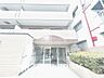 エントランス：【ENTRANCE】◆家族◆家で家族と過ごす時間は限られている。帰りを待つ家族の元へと急ぐときの弾む思い。そんな思いを引き立てる邸宅。