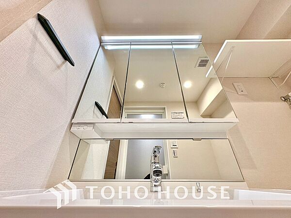 【WASHROOM】◆快適◆煌びやかな暮らしの中にも忘れたくない快適さ。大きな収納が助けてくれます。