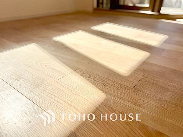 ◆闇夜の輝き◆オレンジ色の光は大人になった今の僕にはわかる。1日の終わりを伝えに来たわけではなく、また明日が来る方へ導いてくれた事を。