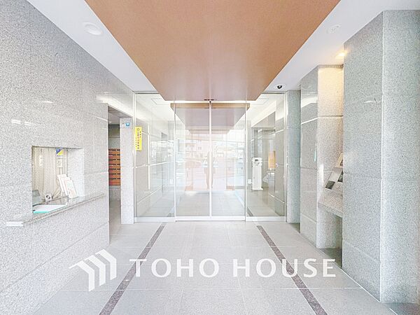 【ENTRANCE】◆家族◆家で家族と過ごす時間は限られている。帰りを待つ家族の元へと急ぐときの弾む思い。そんな思いを引き立てる邸宅。