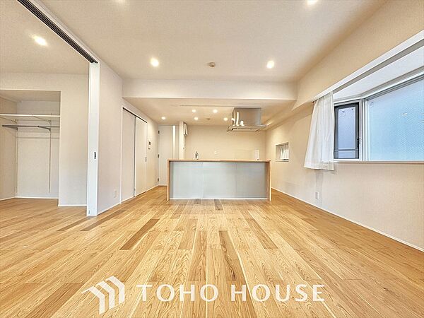 選び抜かれた素材と、熟練の職人技が息づくキッチン。本物を知るあなたのための、美しきステージです。