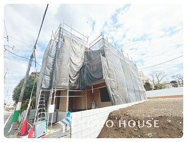 【APPEARANCE】◆眩い◆光が燦々と入り、家族の笑顔を照らす。「いつまでも続いて」と願う夢のような毎日がここにある。
