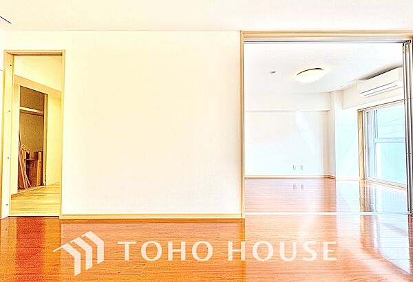 ◆瀟洒な空間◆落ち着きのある彩が見事に調和させた瀟洒な空間を演出。ここに集まる家族の会話と笑顔が絶え間なく続く幸せな空間。