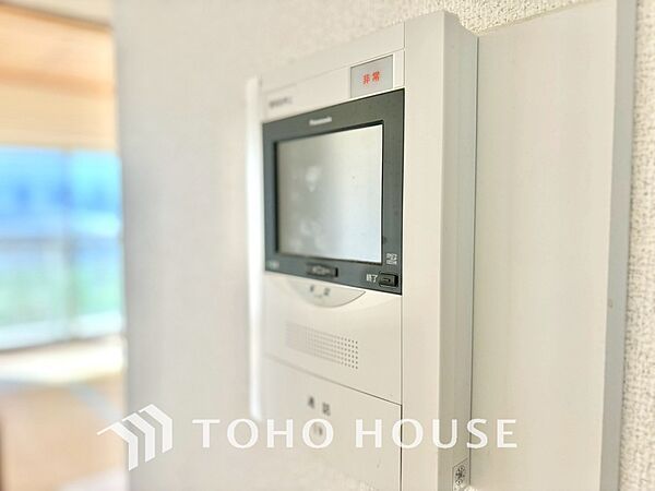 【color　TV　interphone】◆カラーTVインターホン◆お子様だけで留守番の時も安心のカラーTVインターホン。住まいの防犯に一役買ってくれます。