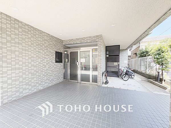 【ENTRANCE】◆家族◆家で家族と過ごす時間は限られている。帰りを待つ家族の元へと急ぐときの弾む思い。そんな思いを引き立てる邸宅。