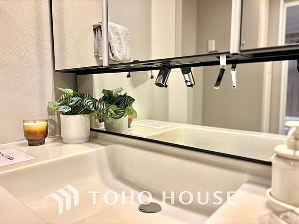 【WASHROOM】◆快適◆煌びやかな暮らしの中にも忘れたくない快適さ。大きな収納が助けてくれます。