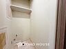 室内：【Ease】家族個々の安らぎの空間。プライベートなBedRoomは暮らす方の感性で造り上げたいもの。誰もが好みで飾れるシンプルな室内に仕上げてあります。