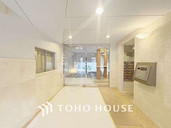 【ENTRANCE】◆そびえ立つ◆我が家のシンボル。遠くの空が赤く染まる夕べが待ち遠しい。