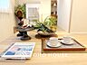 その他：【KITCHEN】◆開放的◆後片付けが楽なシステムキッチン。収納スペースの充実！