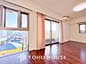 室内：ここはみんなが集い、食事と楽しい会話が始まる場所。話に夢中になりすぎて、ついつい時を忘れ、夜半過ぎになってしまう。そんな束の間の幸せを感じさせてくれます。