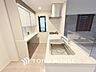 その他：【KITCHEN】◆開放的◆後片付けが楽なシステムキッチン。収納スペースの充実！