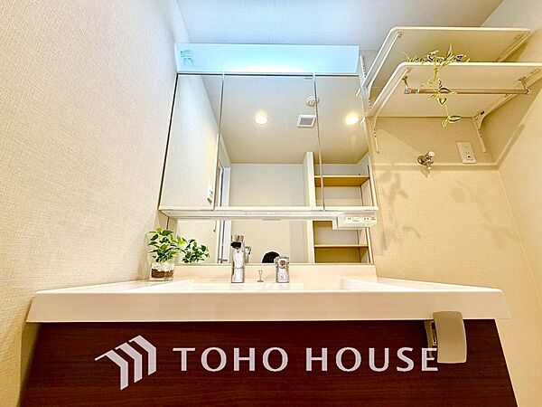 【WASHROOM】◆快適◆煌びやかな暮らしの中にも忘れたくない快適さ。大きな収納が助けてくれます。