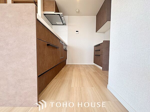 【KITCHEN】◆ワクワク◆開放的で機能性も高いシステムキッチン。お子様は毎日のご飯にワクワク！
