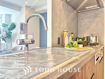 ◆愛育◆キッチンは家族の絆を育む大切な空間。シンプルで使い易いSystemKitchenで愉しく作る料理は愛情のある美味しいご馳走に。家族で使える広々としたダイニングキッチンです。