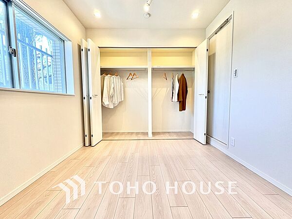 【Private Room】一日の終わりをやさしく包み込む空間。ベッドやデスクを配置してもゆとりある広さ。自分だけの静かな時間をここで。