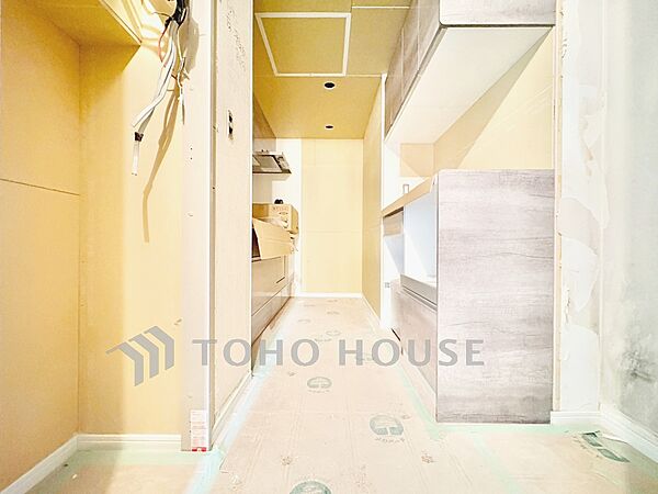 【Kitchen】無駄のない動線が、毎日の家事を軽やかに。作業スペースもしっかり確保された設計。心地よく整うキッチンです