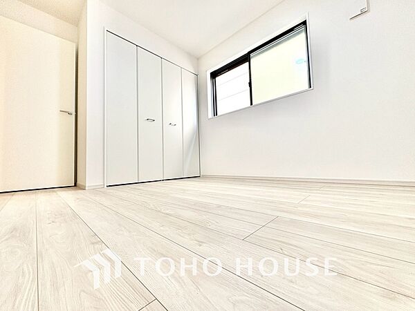 【Bedroom】深呼吸したくなる静けさ。家具配置を想定しやすい整った形状。落ち着きある毎日を支える空間です。
