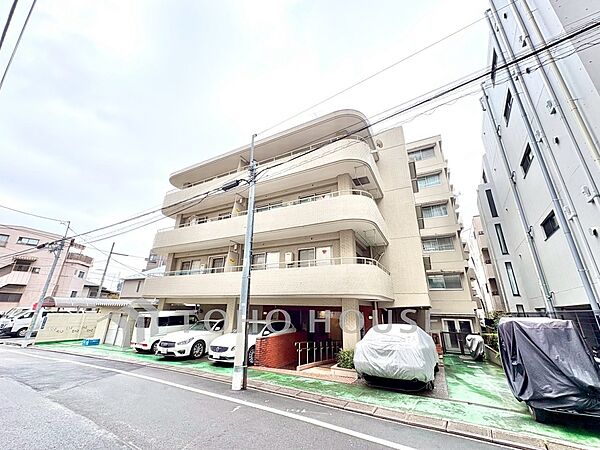 【外観】整った街並みに映える外観デザイン。住環境の良さを感じられる住まいです。