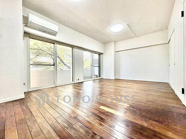 【リビング】オンもオフも切り替えやすい家族の時間を大切にできる場。