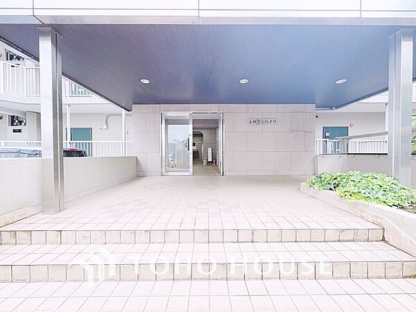 【ENTRANCE】◆家族◆家で家族と過ごす時間は限られている。帰りを待つ家族の元へと急ぐときの弾む思い。そんな思いを引き立てる邸宅。
