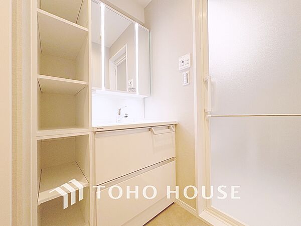【WASHROOM】◆快適◆煌びやかな暮らしの中にも忘れたくない快適さ。大きな収納が助けてくれます。