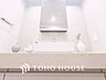 洗面：【WASHROOM】◆快適◆煌びやかな暮らしの中にも忘れたくない快適さ。大きな収納が助けてくれます。