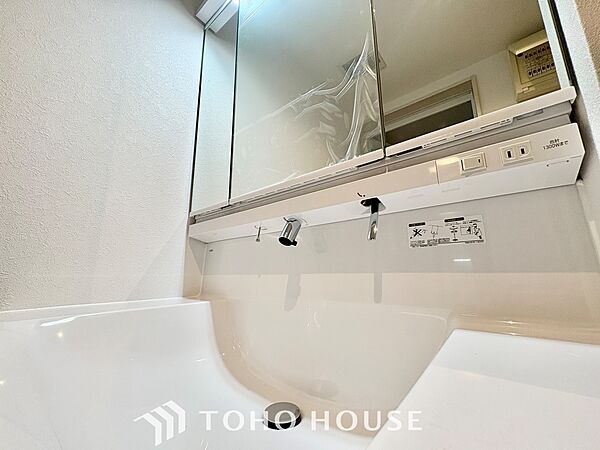 【WASHROOM】◆快適◆煌びやかな暮らしの中にも忘れたくない快適さ。大きな収納が助けてくれます。