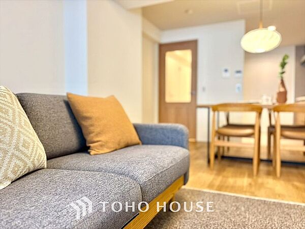 ◆眩い◆光が燦々と入り、家族の笑顔を照らす。「いつまでも続いて」と願う夢のような毎日がここにある。