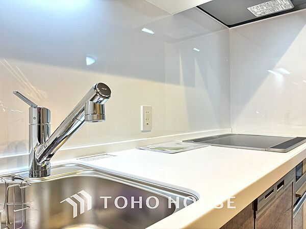 ◆愛育◆キッチンは家族の絆を育む大切な空間。シンプルで使い易いSystemKitchenで愉しく作る料理は愛情のある美味しいご馳走に。家族で使える広々としたダイニングキッチンです。