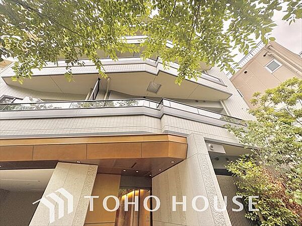 陽だまりに満ちたくつろぎの空間を演出します。