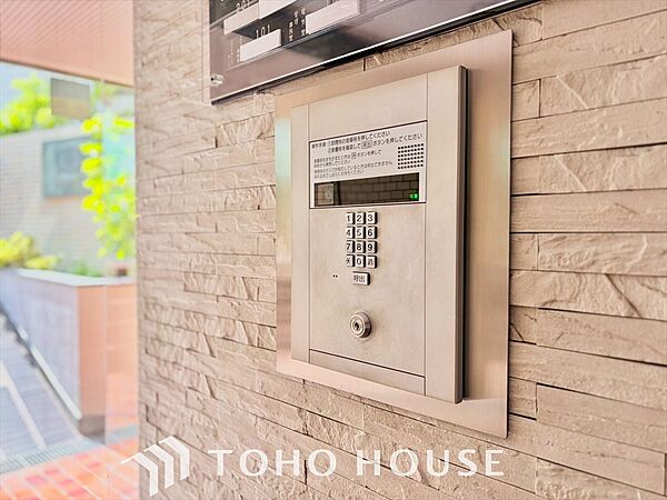 緑と都市が調和する、新しい暮らしの舞台。テラスで、心地よい日常と未来をゆったり育む住まい。