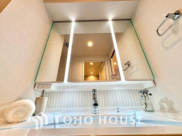 【WASHROOM】◆快適◆煌びやかな暮らしの中にも忘れたくない快適さ。大きな収納が助けてくれます。