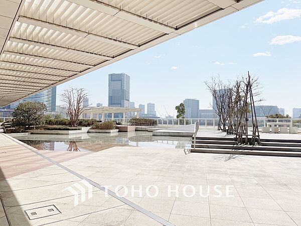 【ENTRANCE】◆そびえ立つ◆我が家のシンボル。遠くの空が赤く染まる夕べが待ち遠しい。
