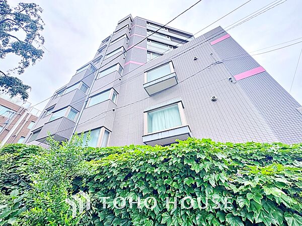 ほんの少しのこだわり。ちょっとした色使いがその家がもつ雰囲気、趣（おもむき）を携え、暮らす家族や訪ねてくる友人・知人に新鮮な香りを運んできます。