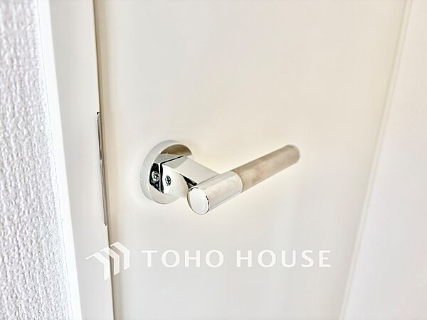 【スペシャルシーン】デイリーシーンからスペシャルシーンまで様々なシーンで使用出来る、フレキシブルで飽きのこないこの空間。僕の頭の中では大好きなソファとダイニングテーブルと家族の笑顔が広がっていた