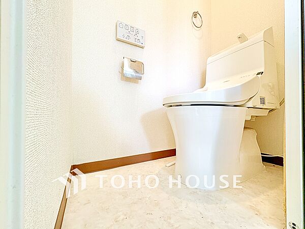 【トイレ】落ち着いた空間に仕上がっており快適にご使用できそうです。