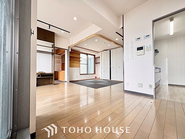 【LIVING】◆Sunshine◆光が燦々と入り、いるだけで気持ちいい。「開放的でゆとりあるお部屋です。