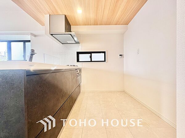 【KITCHEN】愛おしい家族との団欒の時間をより一層幸せなものに感じさせる煌びやかなLDK。輝かしい毎日が待っています。