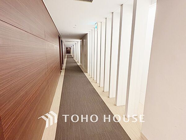【ENTRANCE】◆そびえ立つ◆我が家のシンボル。遠くの空が赤く染まる夕べが待ち遠しい。