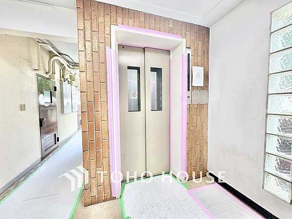 共用部にはエレベーターを設置。重い荷物の日やお出かけ帰りも快適で、毎日の移動をスムーズにサポートします。