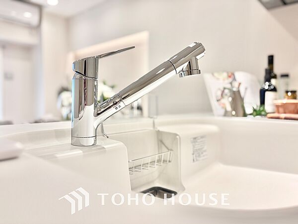【KITCHEN】◆開放的◆後片付けが楽なシステムキッチン。収納スペースの充実！
